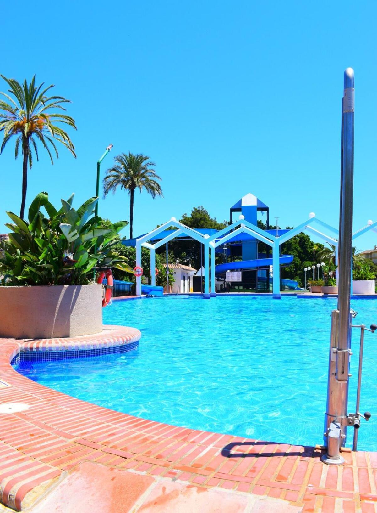 Apartamento Beautiful Flat In Benalbeach In Front Of The Sea *