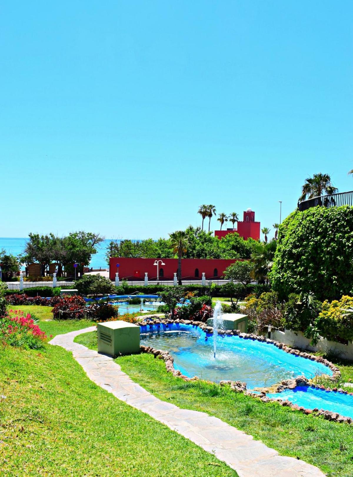 Beautiful Flat In Benalbeach In Front Of The Sea Apartamento
